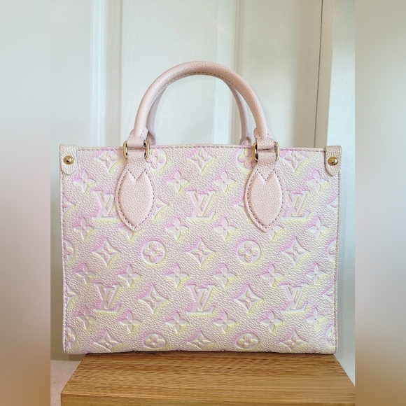 Louis Vuitton Onthego PM Stardust Pink – Empreinte Leather - Picture 2 of 7